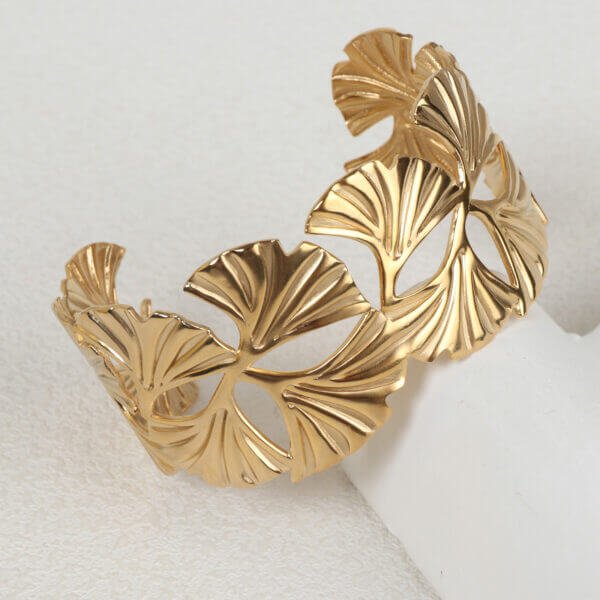 Intricately Crafted Ginkgo Leaf Gold Bangle Bracelet - Image 3