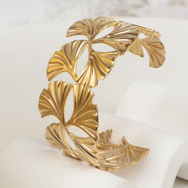 Intricately Crafted Ginkgo Leaf Gold Bangle Bracelet - Image 2